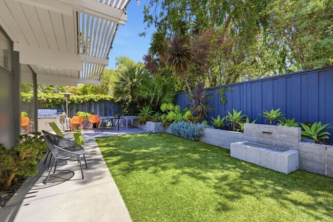 Building Photo - Beautifully Remodeled, Furnished 3 Bed + Office, 2 Bath Home- Available Short Term Only!