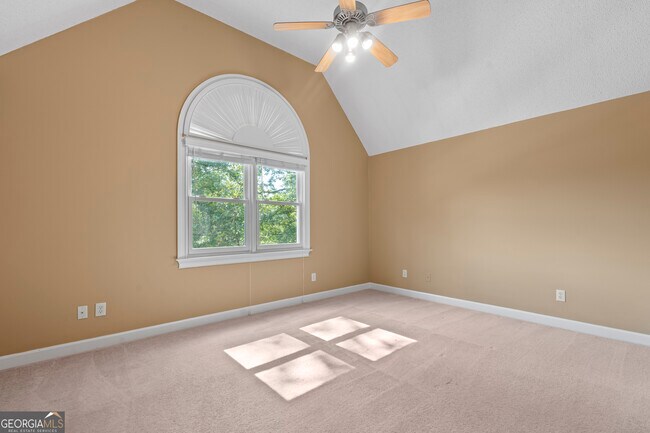 Building Photo - 235 Smokerise Trce