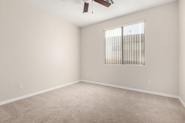 Building Photo - 14625 W Amelia Ave