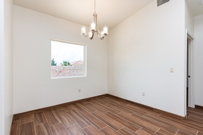 Building Photo - 4507 Mesa Central Dr