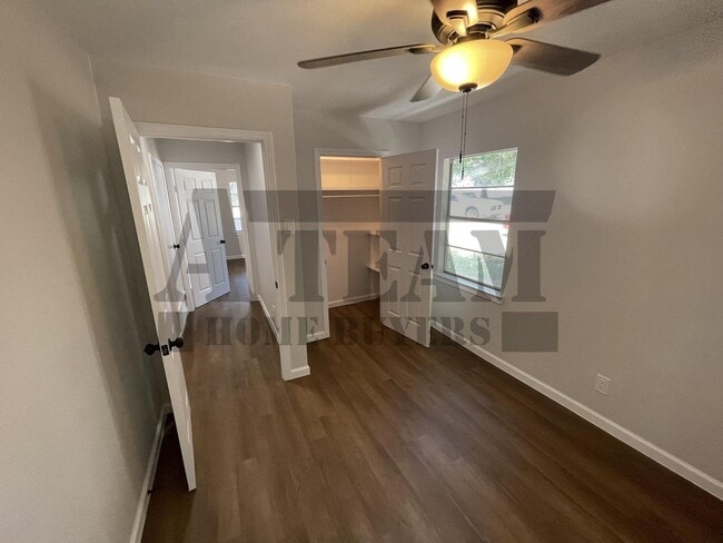 Building Photo - Cozy Lake View 2 Bed 1 Bath house for rent!