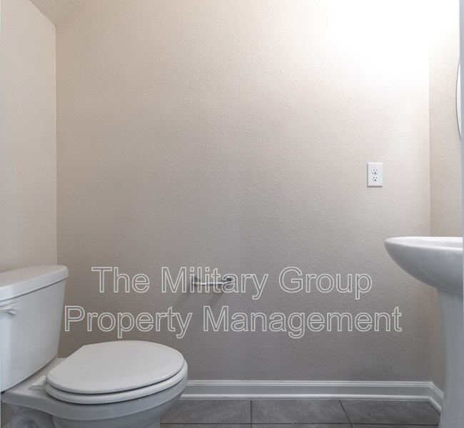 Building Photo - 425 Running Wds St