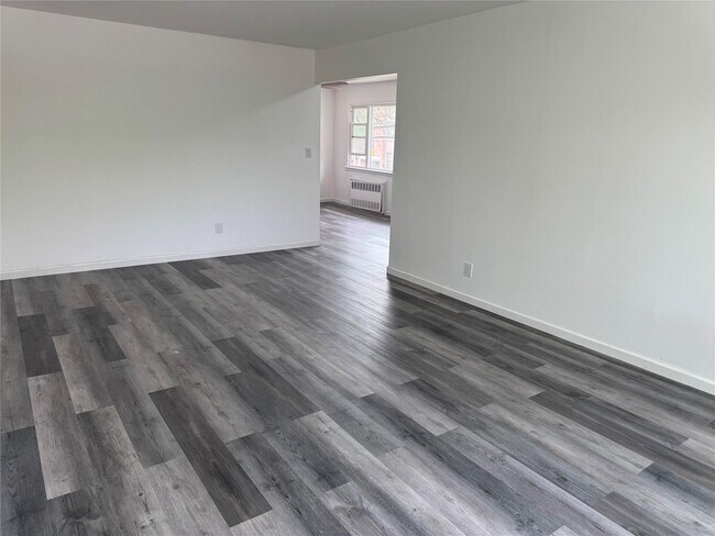 Building Photo - 2092 Canarsie Rd