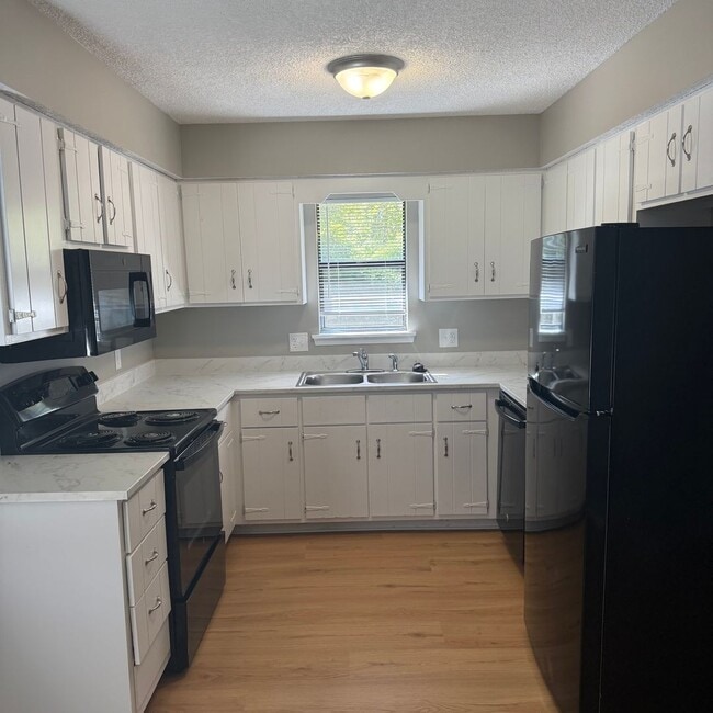 Building Photo - remodeled 3 bedroom 2 bathroom home