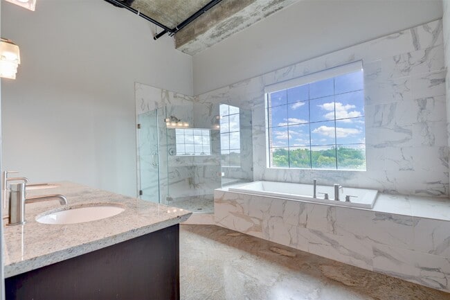 Building Photo - 1111 Studewood St