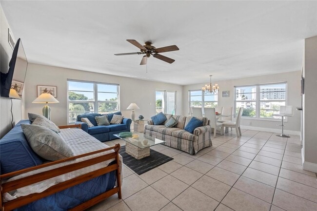 Building Photo - 2860 NE 14th St