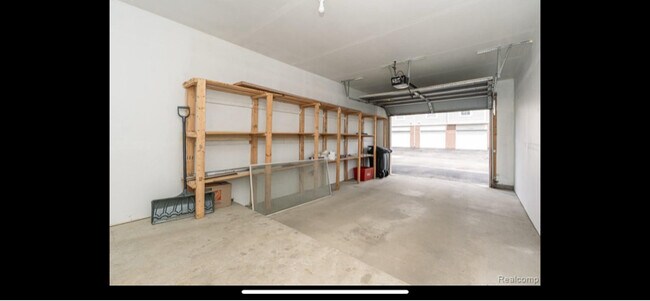 Building Photo - 1 Adler Park Dr W