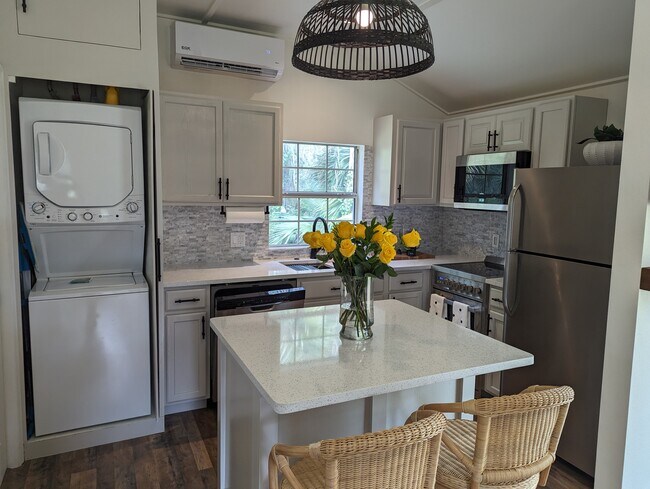 Building Photo - 3419 Lake Harney Cir