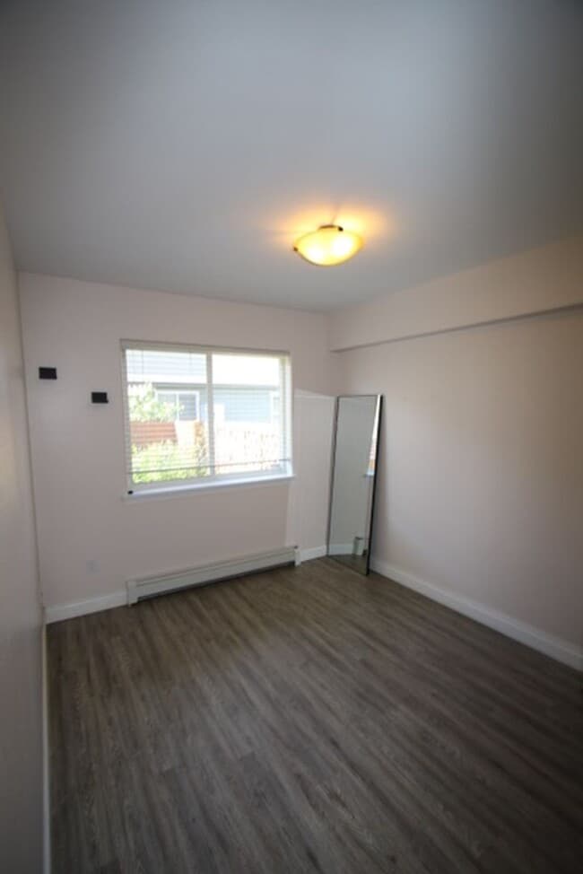 Building Photo - 3 Bedroom Centrally Located Condo!