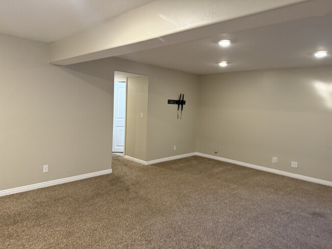 Building Photo - 7691 Willow Walk Ln