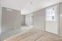 Building Photo - 2609 Maplewood Ave