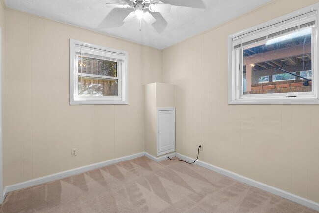 Building Photo - 4 Bedroom 3.5 Bathroom - Van Ness/Tenleytown Semi Detached Home - Attached 1 Car Garage