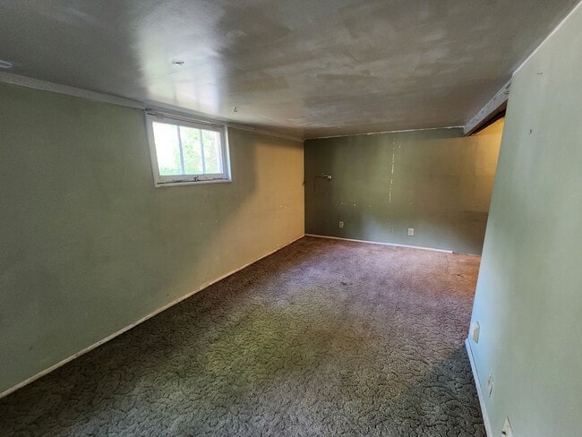 Building Photo - Pre-Leasing for September - 4bed/2bath House