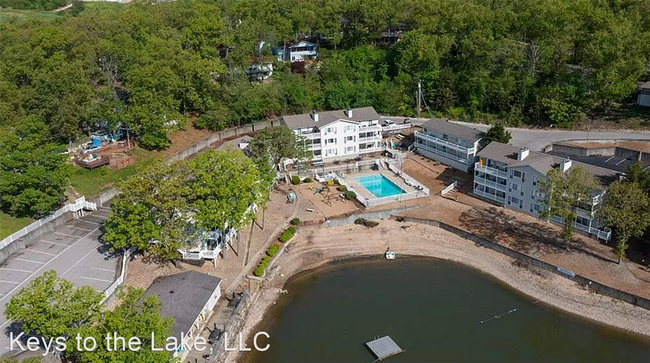Building Photo - 3 br, 2 bath House - 821 Winn Rd #10L