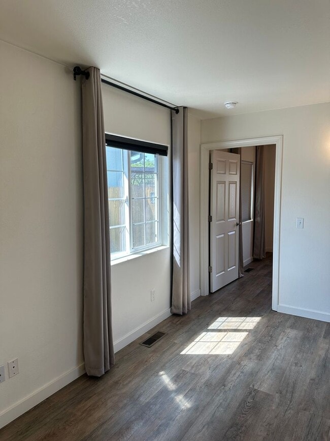 Building Photo - Charming 1 bedroom 1 bath house in Springfield!