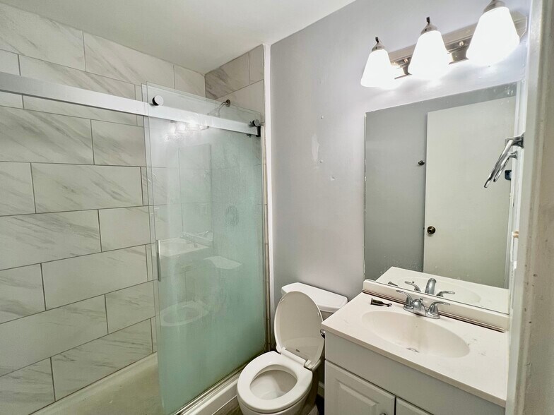 Building Photo - 801 Bracewood Cir