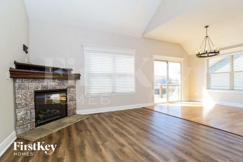 Building Photo - 10511 Augusta Dr