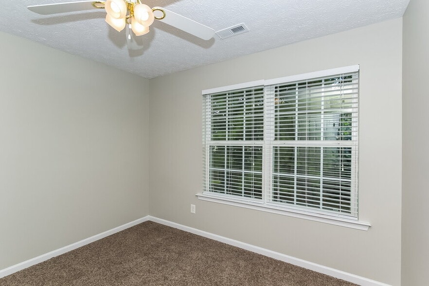 Building Photo - 64 Crescent St