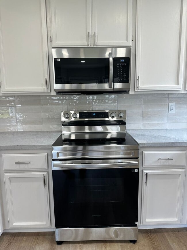 Building Photo - 2 WEEKS FREE RENT December Special - Beautiful newly remodeled home in Turlock