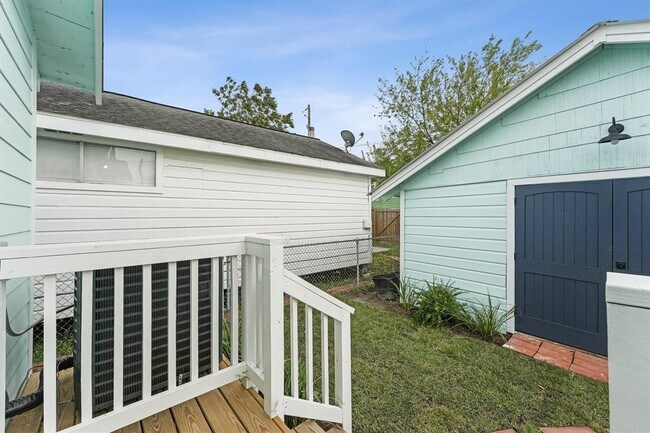 Building Photo - 5123 Avenue L