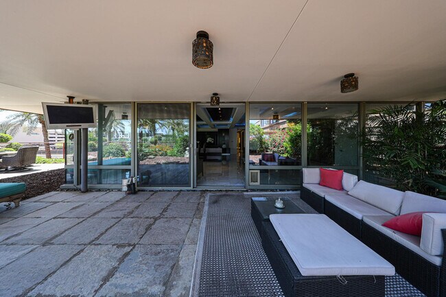 Building Photo - 7157 E Rancho Vista Dr