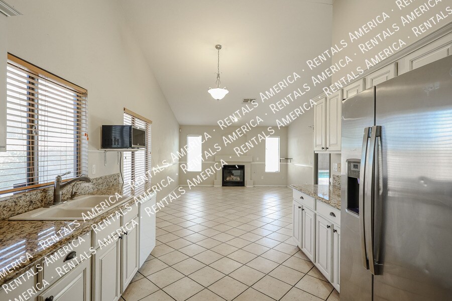 Building Photo - 1623 E Wildhorse Pl