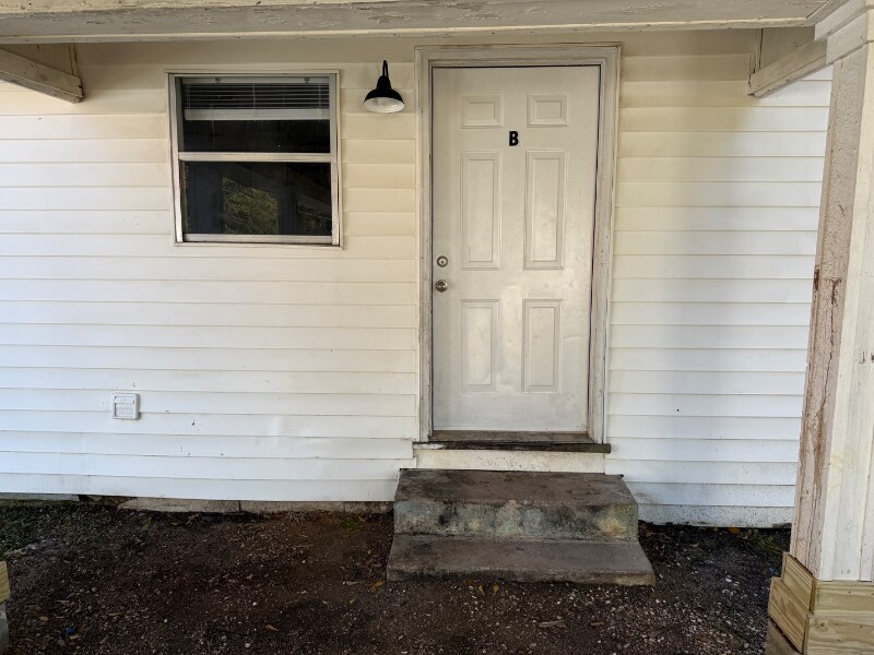 Building Photo - 201 Forest Ave