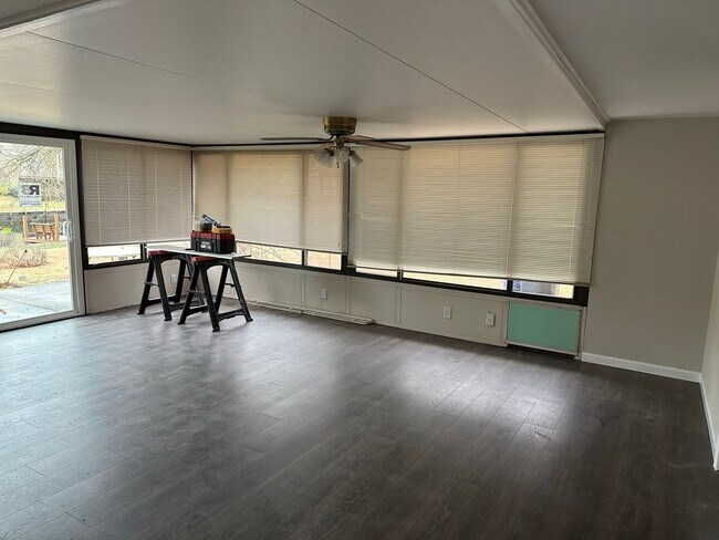 Building Photo - Waterfront Townhome
