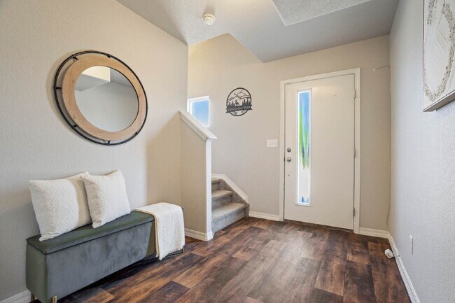 Building Photo - Charming 2-Bed, minutes to Fort Carson,  Peterson Space Force and downtown Colorado Springs.