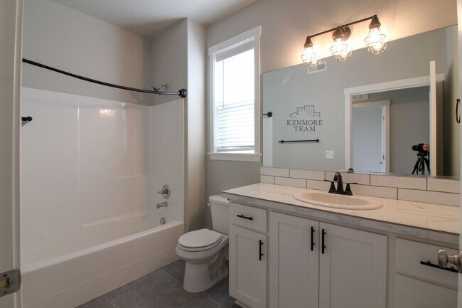 Building Photo - 9813 Chinook Dr