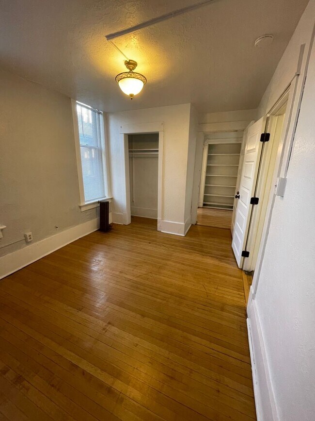 Building Photo - Pet Friendly 2 bedroom Apartment in SLC avenues