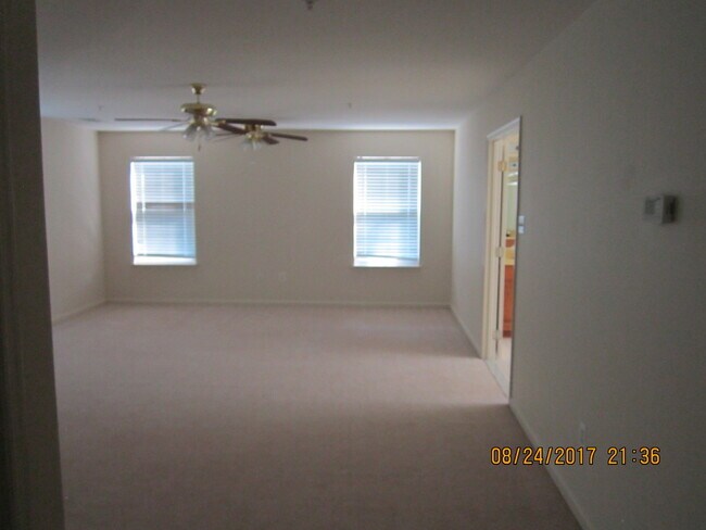 Building Photo - EDGEWATER TERRACE