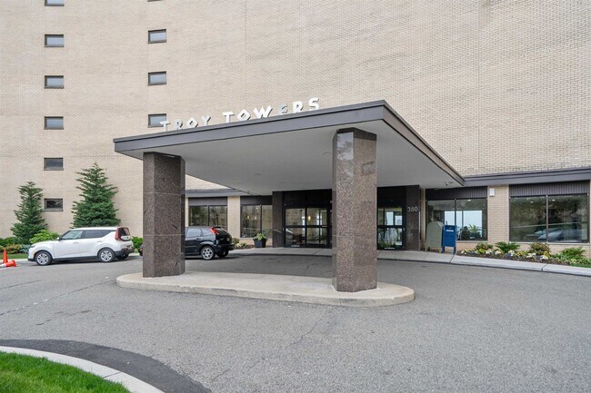 Building Photo - 380 Mountain Rd