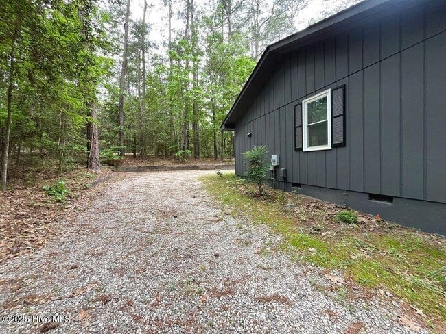 Building Photo - 900 Heather Trail