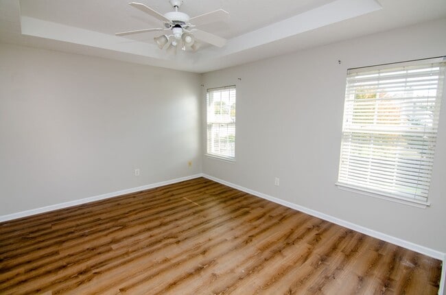 Building Photo - 1912 Portview Dr