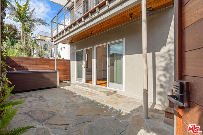 Building Photo - 27 18th Ave