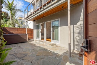 Building Photo - 27 18th Ave