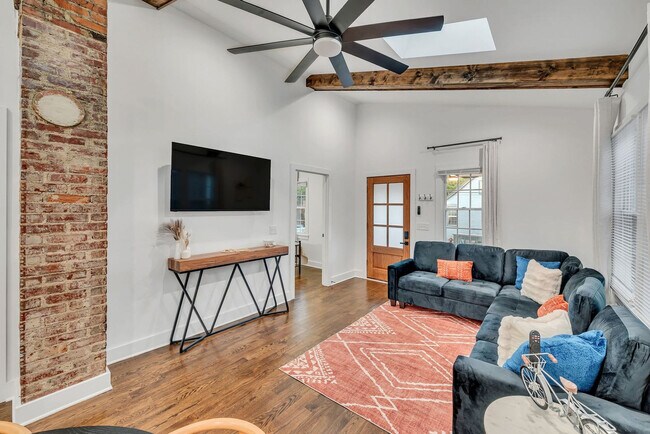 Building Photo - 1331 4th Ave N