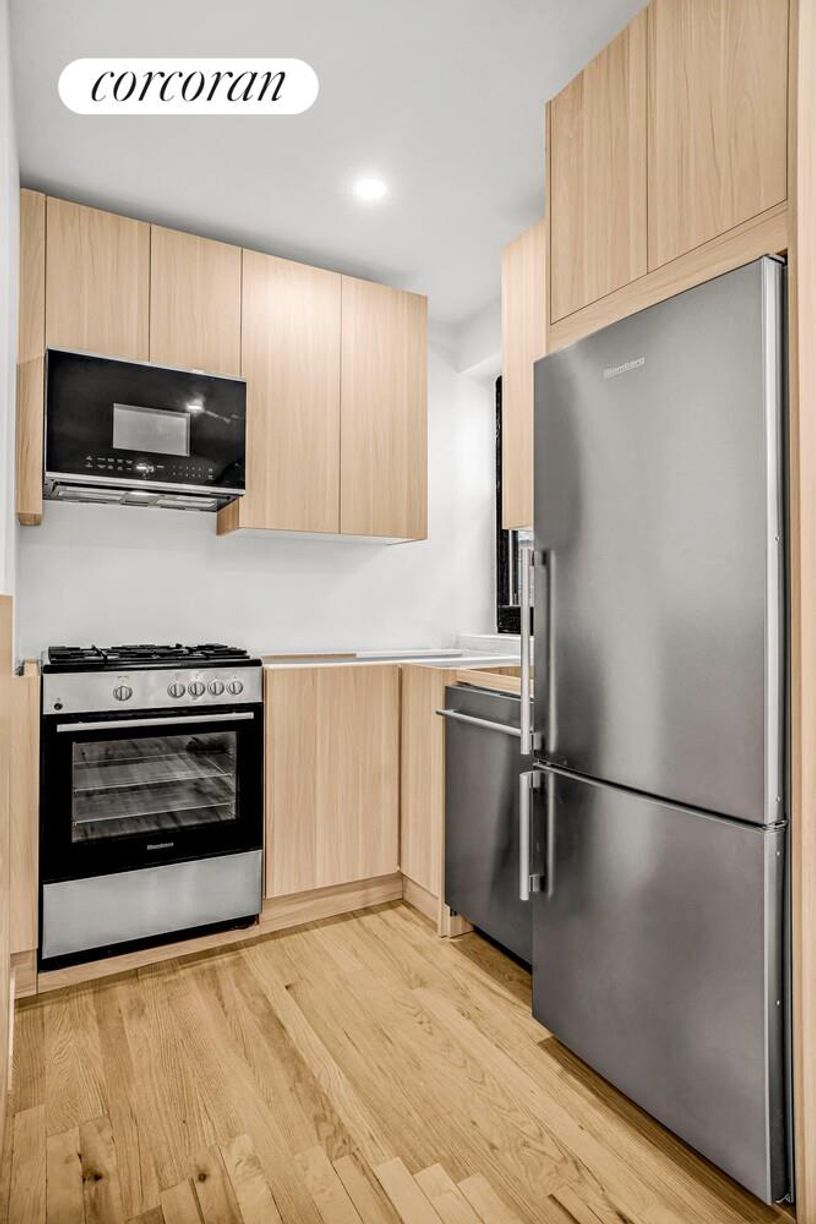 Building Photo - 315 E 95th St