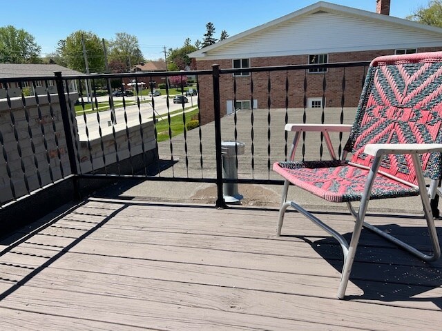 Deck - 101B N Mill St