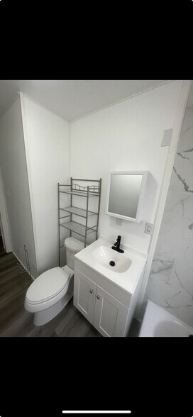 Building Photo - 424 N 4th St