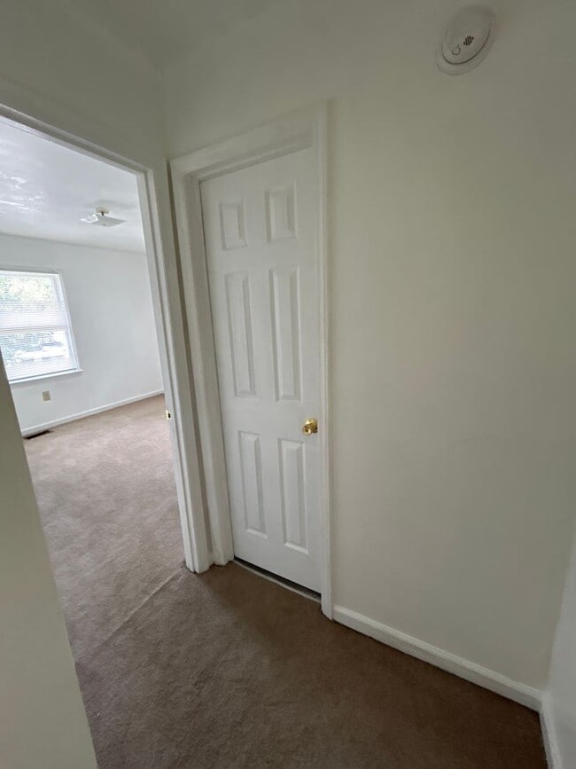 Building Photo - North West 2 bed 1 bath