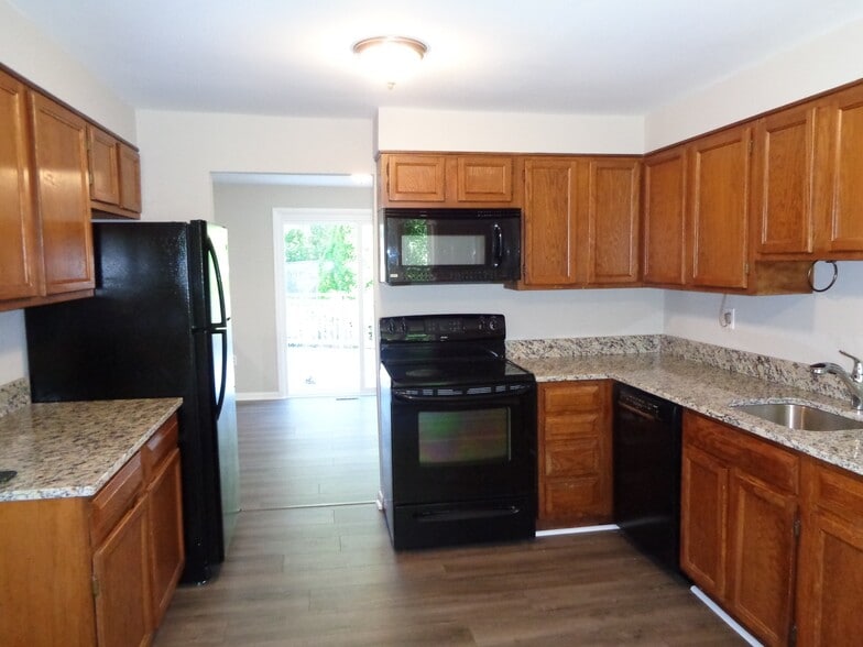 Building Photo - 3800 Bell Rd