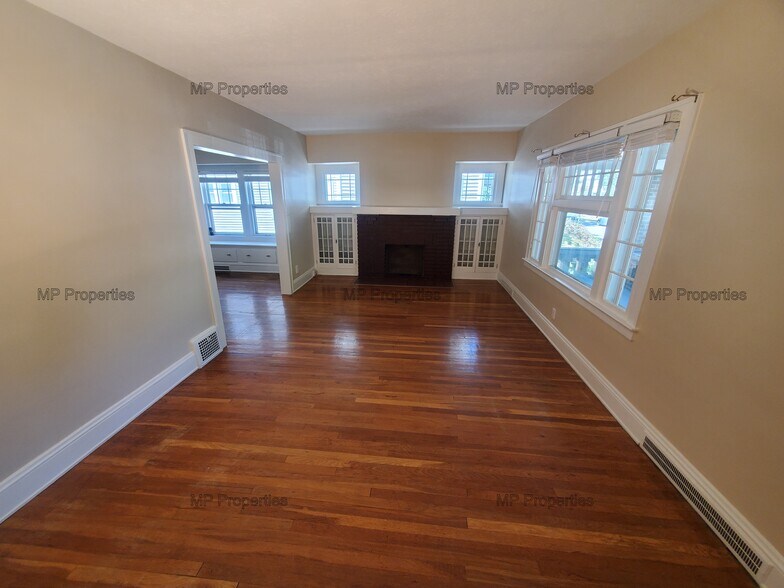 Building Photo - 1302 Hathaway Ave