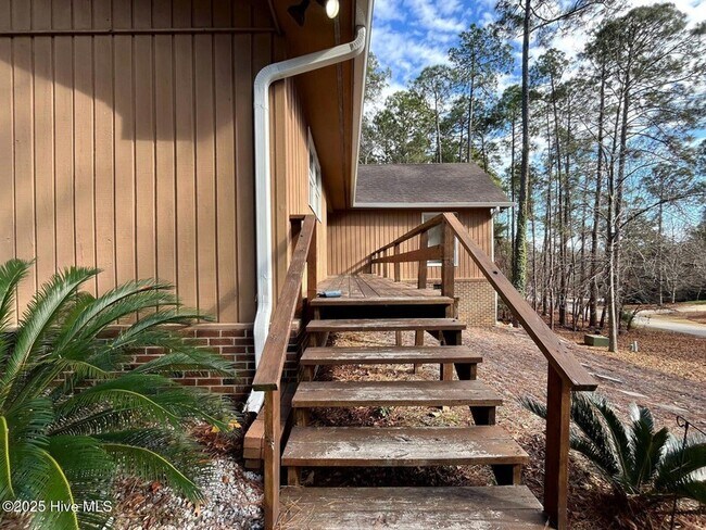 Building Photo - 7 Ash Ct