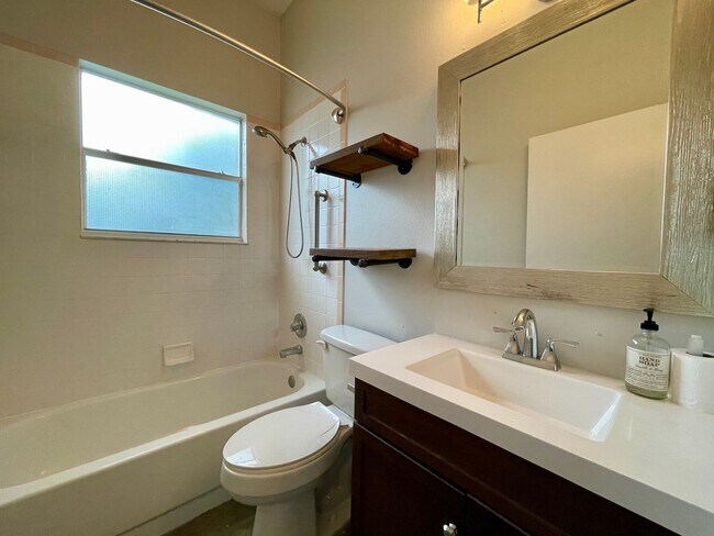Building Photo - 3 Bedroom 2 Bath Home in Pebble Creek Comm...