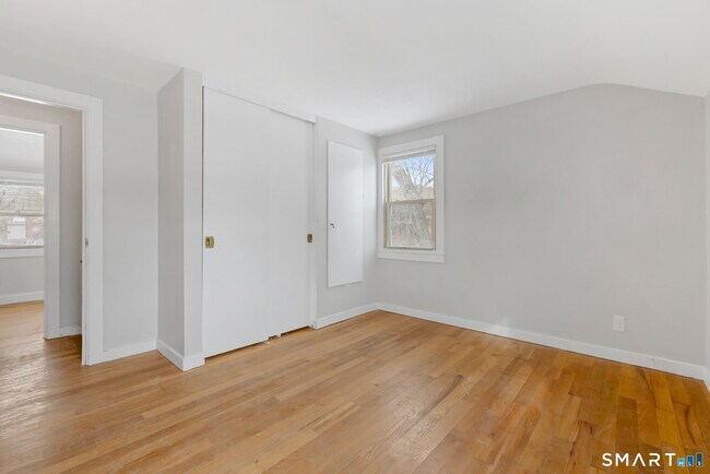 Building Photo - 3 New Hampshire Dr