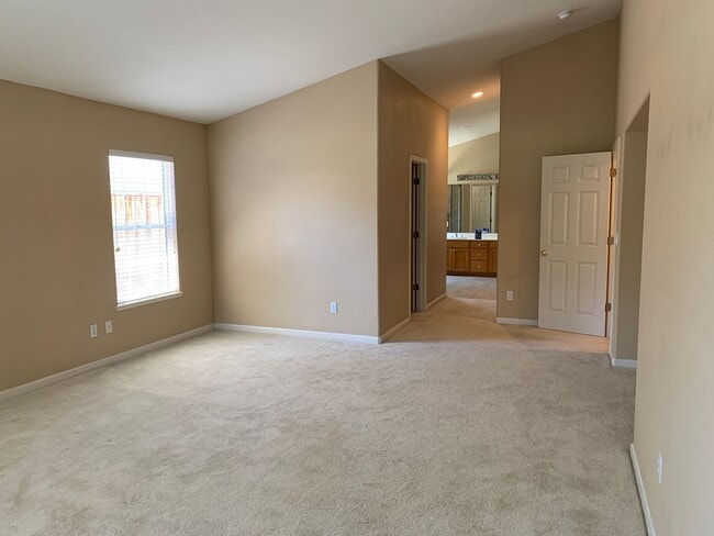 Building Photo - Paradise Valley Home!