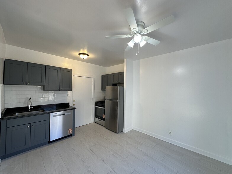 Building Photo - 1319.5 W Estes Ave