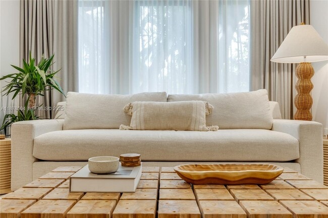 Building Photo - 1000 NW 9th Ct